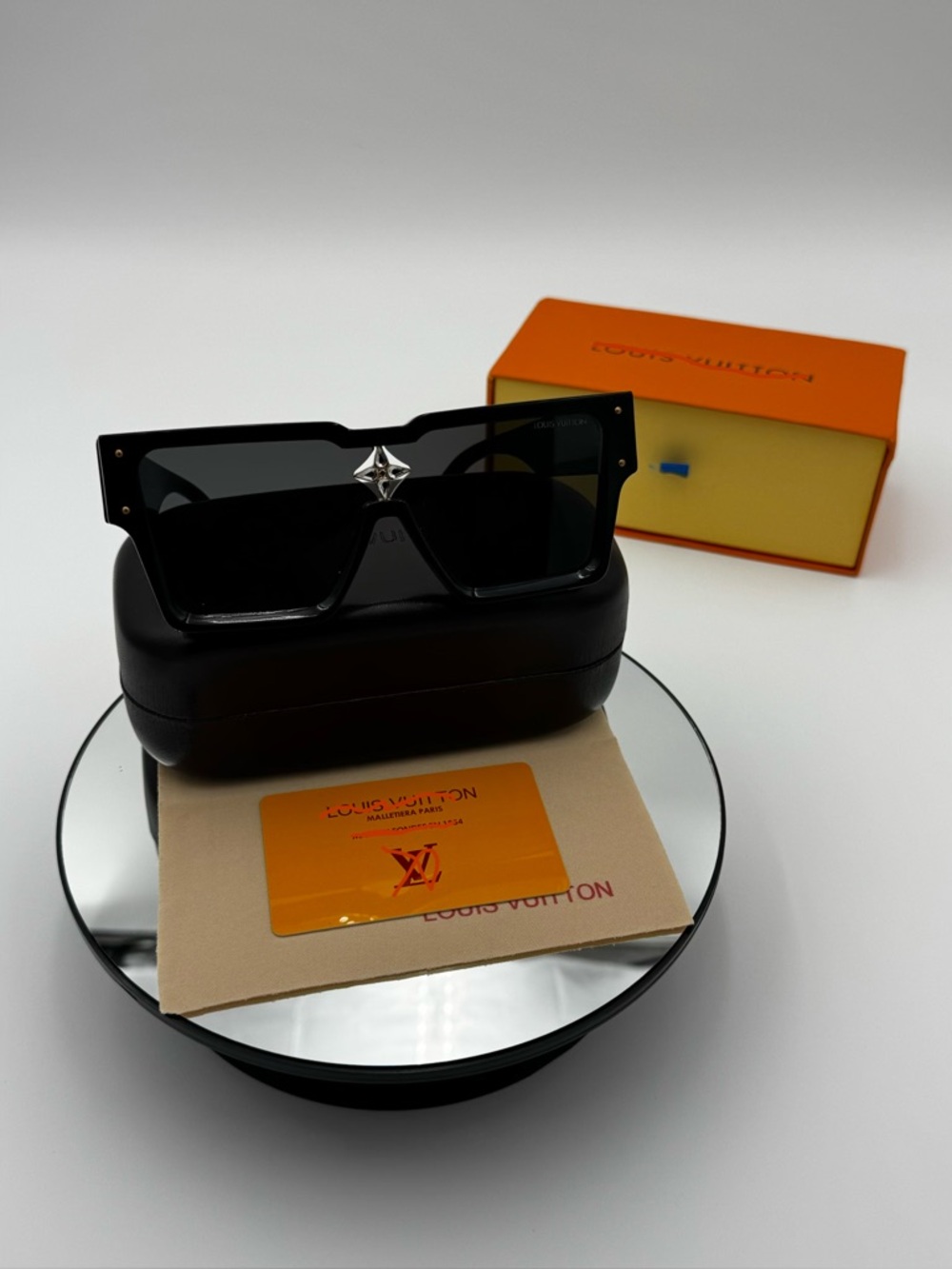 LuxuryLV Cyclone Sunglasses
Brand New